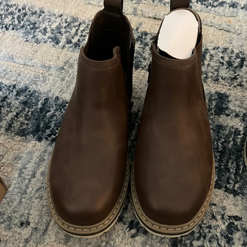 Boys leather boots